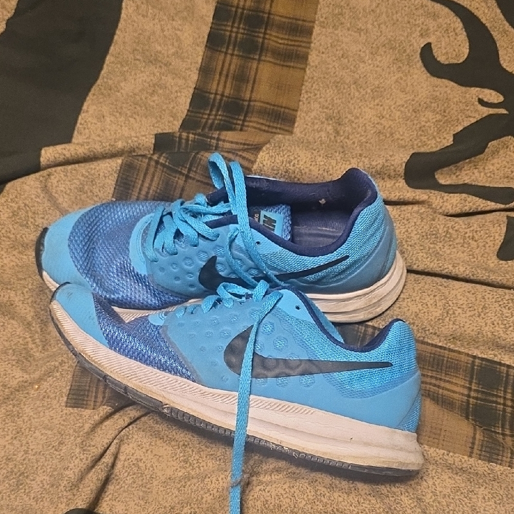 Nike Light Blue Athletic Sneakers with Black Swoosh Size 6y Womens 71/2